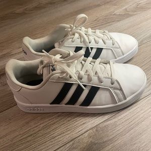Big kids 3.5 Adidas grand court shoes